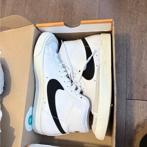 Nike Blazer Mid '77 VNTG White/Black Athletic Shoes
